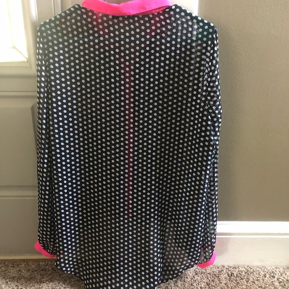 EUC Blk/ White polka dot Blouse Size L .. Hot Pink Collar .. - Picture 2 of 5